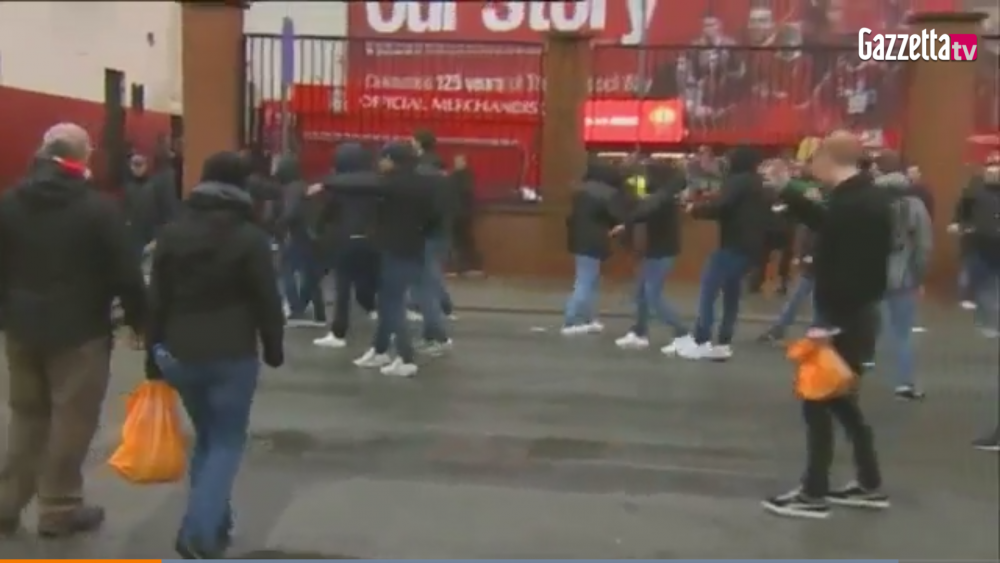 Ranit GRAV dupa confruntari VIOLENTE in Anglia! Scene DURE in Liverpool. Doua arestari pentru TENTATIVA de omor. VIDEO: Ce s-a intamplat