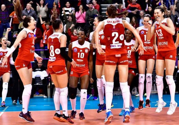 Turcii dau navala la Bucuresti: peste 1000 si-au luat bilete la Final Four-ul de la volei! Multi italieni si chinezi in sala polivalenta