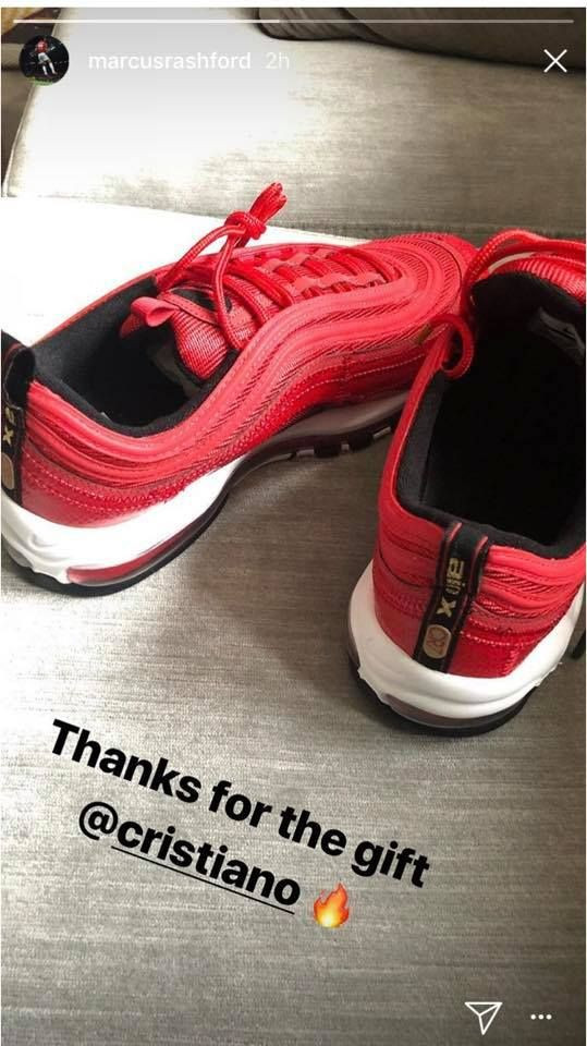 Cristiano, ce baiat! Ronaldo i-a trimis un super cadou urmasului sau de la Manchester United! Ce a primit pustiul Rashford_2