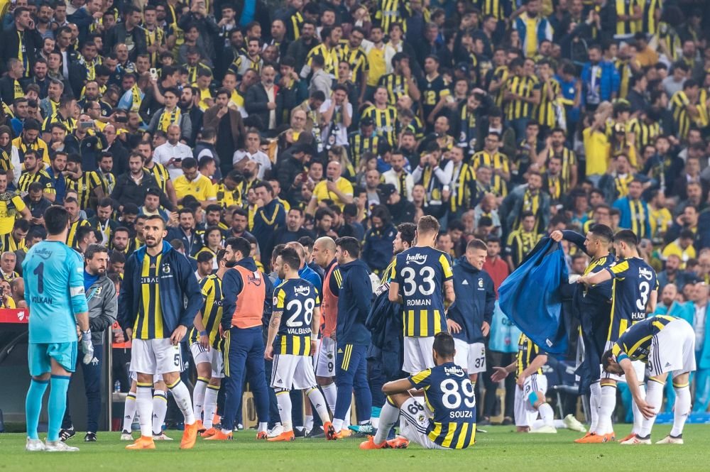 Verdictul surpriza al comisiilor din Turcia dupa incidentele socante de la Fenerbahce - Besiktas