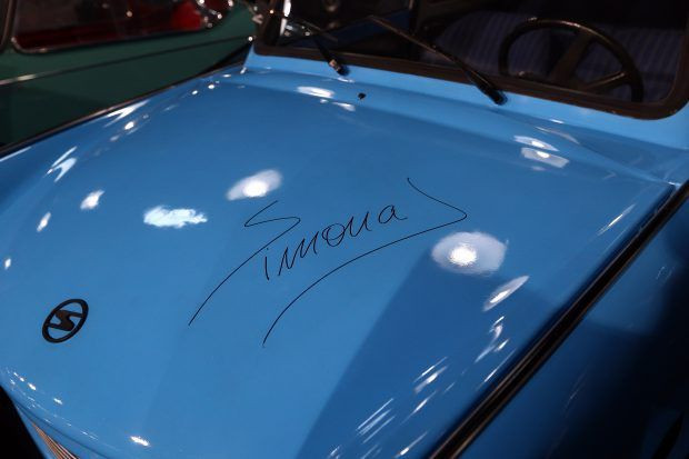 Tiriac are masini de milioane de euro, dar niciuna nu e ca ele! FABULOS! Ce masina i-a facut cadou Simona Halep. FOTO