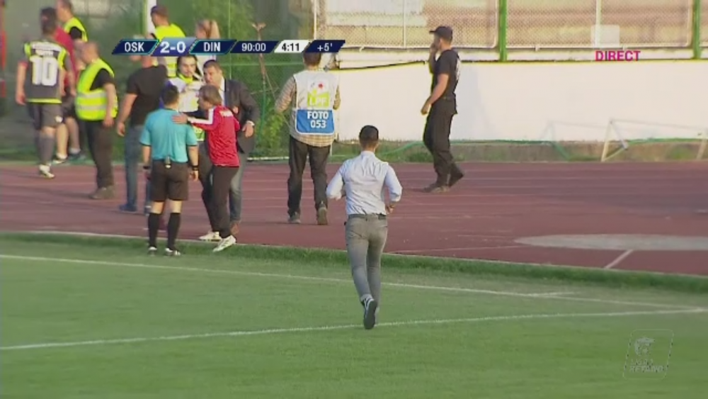 NEBUNIE la Sf. Gheorghe! Dinamovistii au furat un steag, Danciulescu a fost GAZAT! Imagini INCREDIBILE in Liga1_4