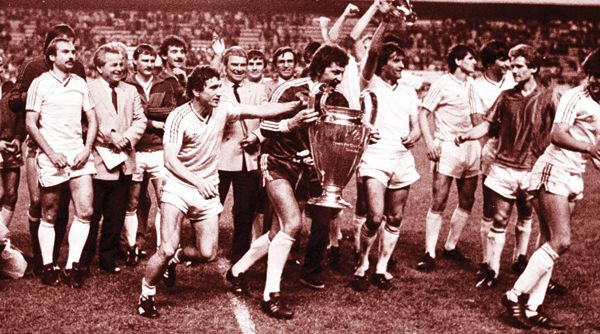 ADIO EROILOR de la Sevilla 86? Nu ma duc sa beau un vin si sa fac o poza, asta e SUSANEA! Duckadam, ATAC DUR la CSA