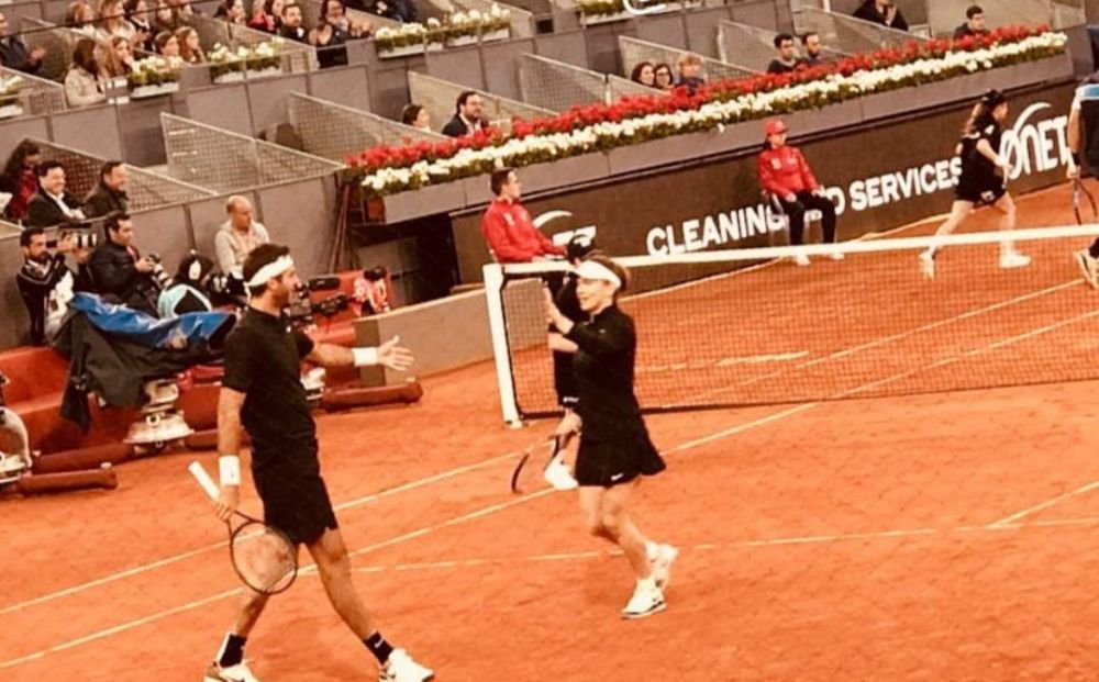 Simona Halep a pierdut DOUA meciuri intr-o seara la Madrid! A facut pereche cu un jucator urias: E grozav!