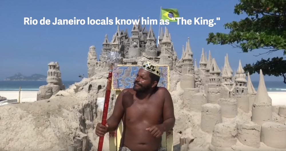 N-a vrut sa mai plateasca chirie si s-a mutat intr-un CASTEL DE NISIP! Povestea incredibila a barbatului care locuieste de 22 de ani pe o plaja din Rio