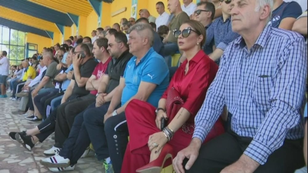 FOTO | Aparitie surpriza la Calarasi! A sarbatorit promovarea pe teren alaturi de Alexa si suporteri_3