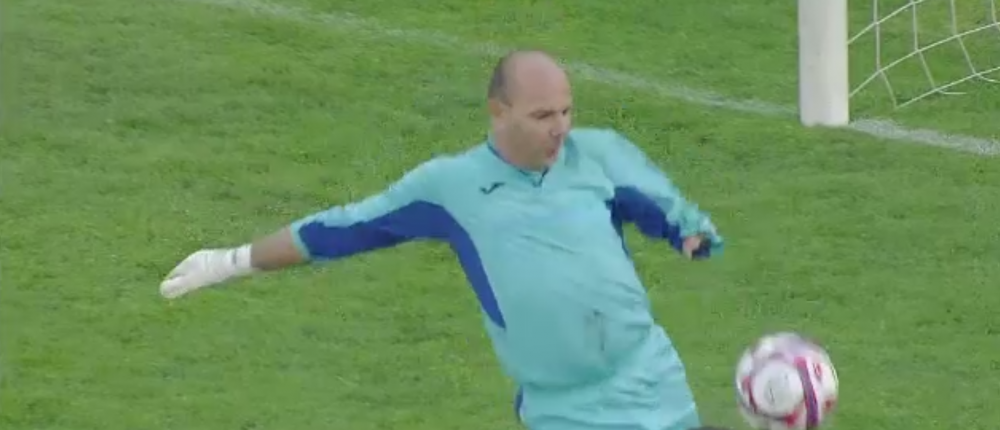 Rapid a marcat golul care NU S-A VAZUT in poarta goalkeeperului cu o singura mana! Caz FABULOS in Romania_4