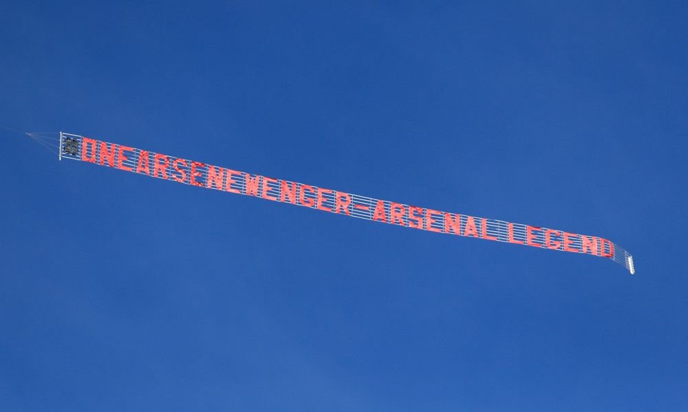 Merci, Arsene! Wenger si-a luat ramas bun dupa 22 de ani de la Arsenal! Gestul superb facut inaintea partidei_3