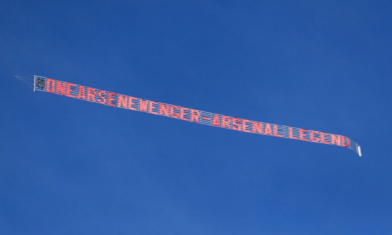 Merci, Arsene! Wenger si-a luat ramas bun dupa 22 de ani de la Arsenal! Gestul superb facut inaintea partidei_3