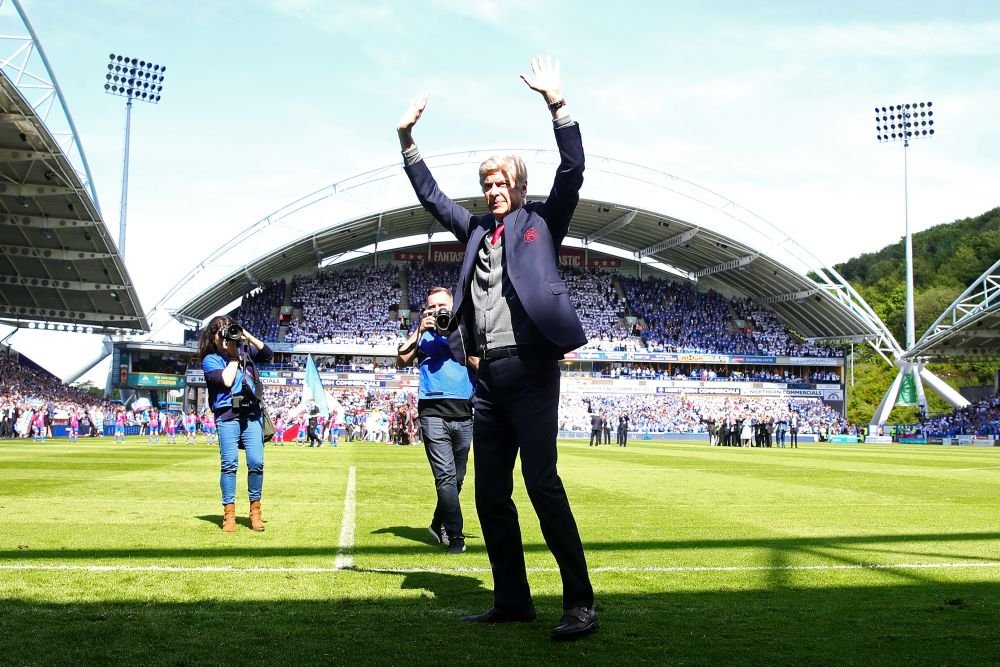 Merci, Arsene! Wenger si-a luat ramas bun dupa 22 de ani de la Arsenal! Gestul superb facut inaintea partidei_4