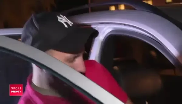 VIDEO FABULOS | Imi dai si mie ceva sa-mi iau in trening? :)) Radunovic, luat la rost si de suporteri dupa meciul cu CFR