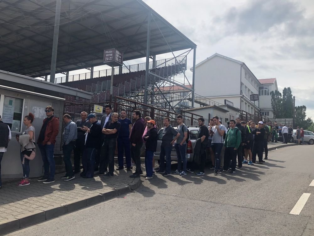 Stadion plin pentru titlu! Clujenii fac cozi la casele de bilete, chiar daca preturile sunt peste media sezonului | FOTO_2