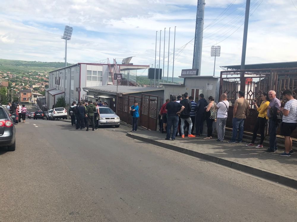 Stadion plin pentru titlu! Clujenii fac cozi la casele de bilete, chiar daca preturile sunt peste media sezonului | FOTO_3