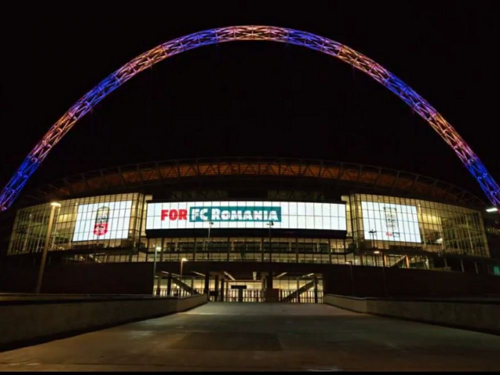 Arcul de pe Wembley a fost luminat in culorile steagului Romaniei inainte de finala Cupei Angliei
