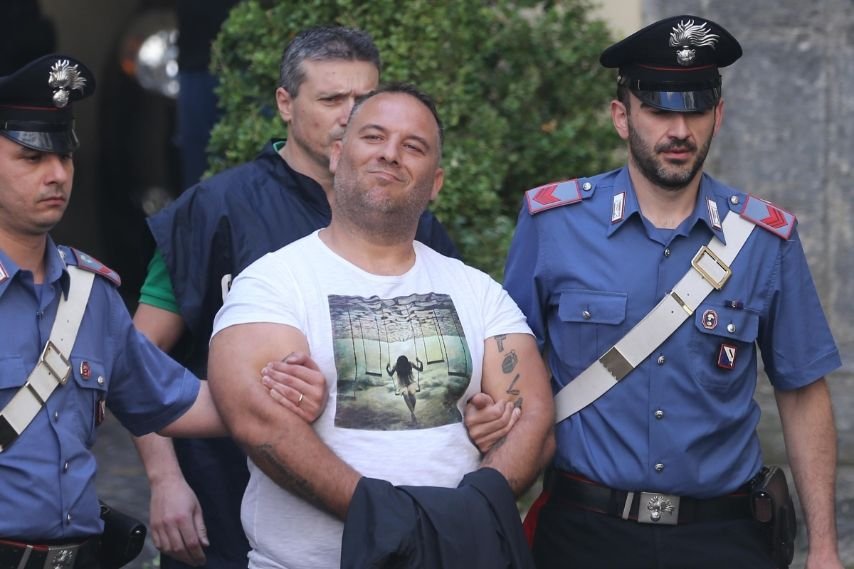 Sefii gruparilor interlope, obligati sa se priceapa la tablouri Van Gogh si Picasso. Cum s-a ajuns la aceasta situatie