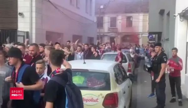 Festival de glume la adresa lui Ciprian Marica dupa ce a fost prins cu o femeie maritata intr-o camera de hotel, chiar de sotul femeii:
