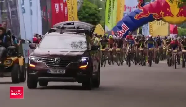 Prima evadare // 3000 de ciclisti au evadat azi spre Snagov: 50 km de distractie prin paduri si noroi VIDEO