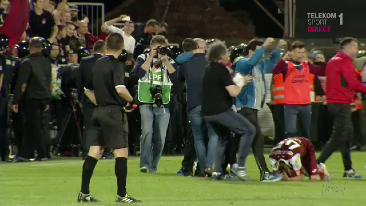 CFR CLUJ ESTE CAMPIOANA ROMANIEI! Golul lui Djokovic ii aduce TITLUL lui Dan Petrescu, FCSB a fost pe primul loc pentru 4 minute! Cum s-au trait ultimele 90 de minute ale sezonului_12