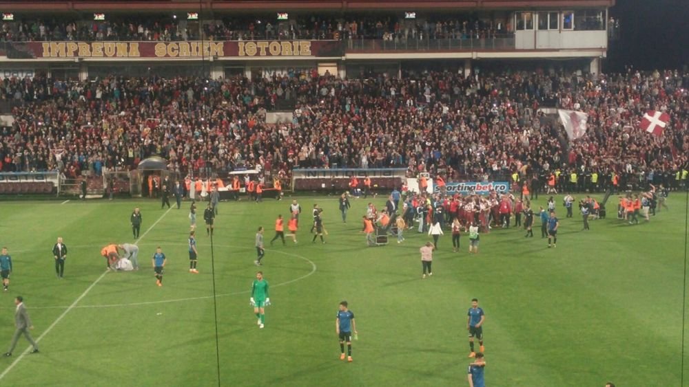 CFR CLUJ ESTE CAMPIOANA ROMANIEI! Golul lui Djokovic ii aduce TITLUL lui Dan Petrescu, FCSB a fost pe primul loc pentru 4 minute! Cum s-au trait ultimele 90 de minute ale sezonului_14