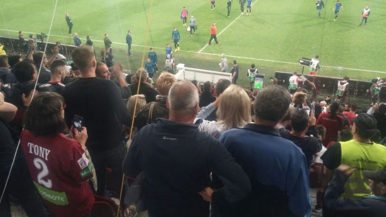 CFR CLUJ ESTE CAMPIOANA ROMANIEI! Golul lui Djokovic ii aduce TITLUL lui Dan Petrescu, FCSB a fost pe primul loc pentru 4 minute! Cum s-au trait ultimele 90 de minute ale sezonului_16