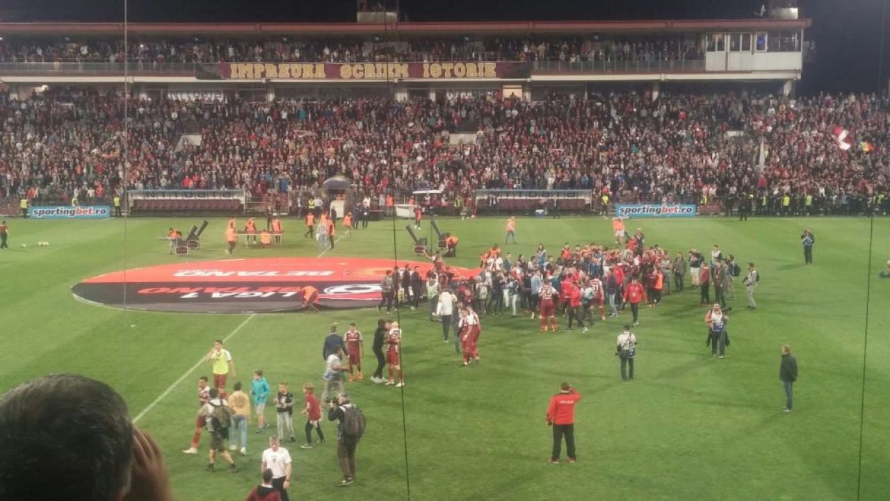 CFR CLUJ ESTE CAMPIOANA ROMANIEI! Golul lui Djokovic ii aduce TITLUL lui Dan Petrescu, FCSB a fost pe primul loc pentru 4 minute! Cum s-au trait ultimele 90 de minute ale sezonului_21