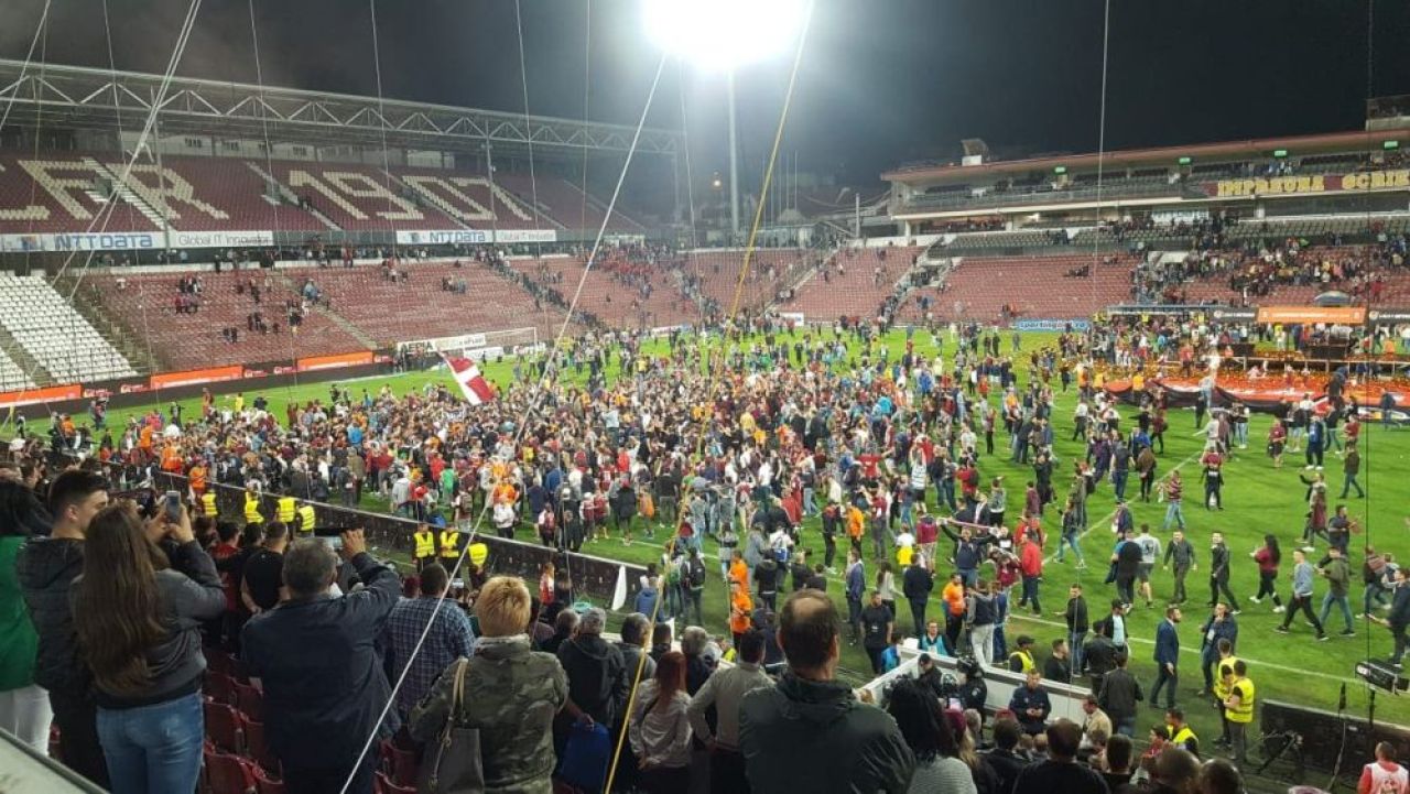 CFR CLUJ ESTE CAMPIOANA ROMANIEI! Golul lui Djokovic ii aduce TITLUL lui Dan Petrescu, FCSB a fost pe primul loc pentru 4 minute! Cum s-au trait ultimele 90 de minute ale sezonului_25