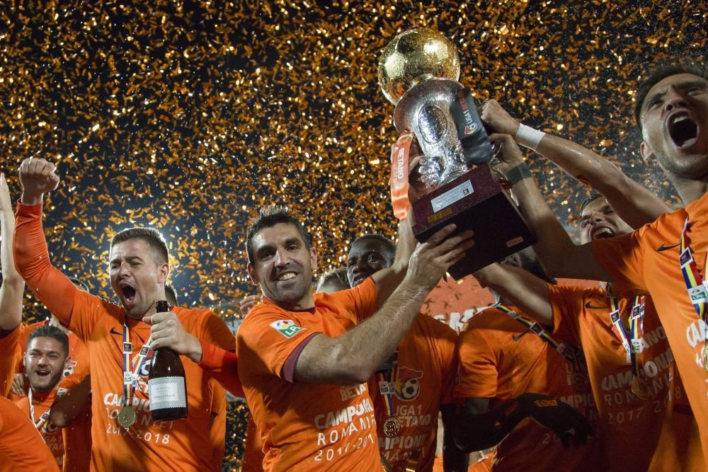 CFR CLUJ ESTE CAMPIOANA ROMANIEI! Golul lui Djokovic ii aduce TITLUL lui Dan Petrescu, FCSB a fost pe primul loc pentru 4 minute! Cum s-au trait ultimele 90 de minute ale sezonului_30
