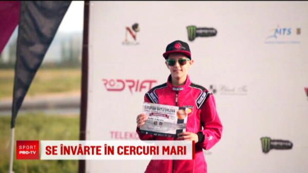 Nu e la liceu si nu are carnet, dar e as la volan! Un pusti din Romania face SHOW pe circuit