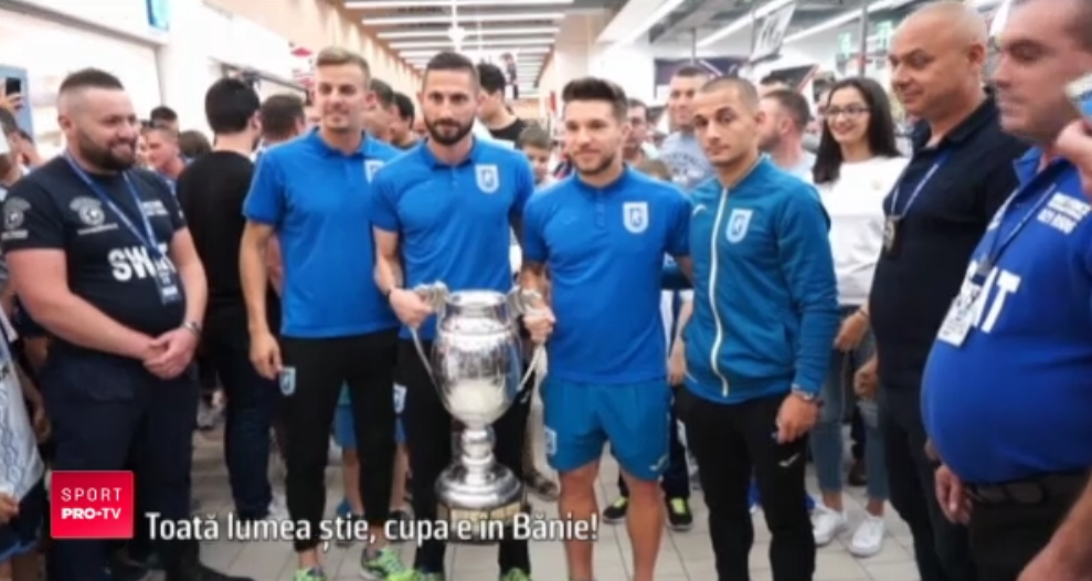 Cupa a ajuns la Craiova inca dinaintea finalei! Oltenii s-au pozat cu trofeul si au cantat ca si cum ar fi deja a lor | CSU Craiova - Hermannstadt, duminica, 21:00, la PRO X
