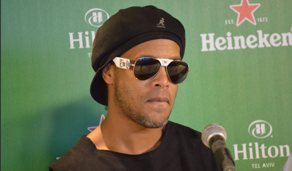Dezvaluiri INCREDIBILE: Ronaldinho se casatoreste cu DOUA FEMEI in acelasi timp! Secretele relatiei