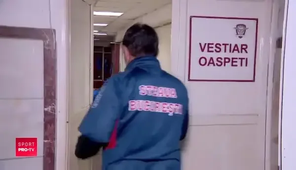 Lacatus: "Mai bine vi le dati de cap!" Momente INCREDIBILE dupa meciul Stelei! Usa de la vestiar, facuta PRAF