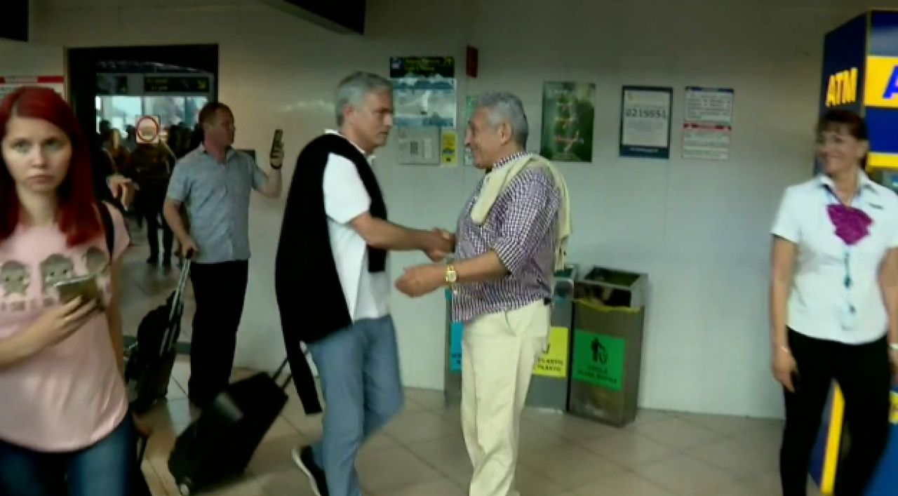 UPDATE | Mourinho l-a luat in brate pe