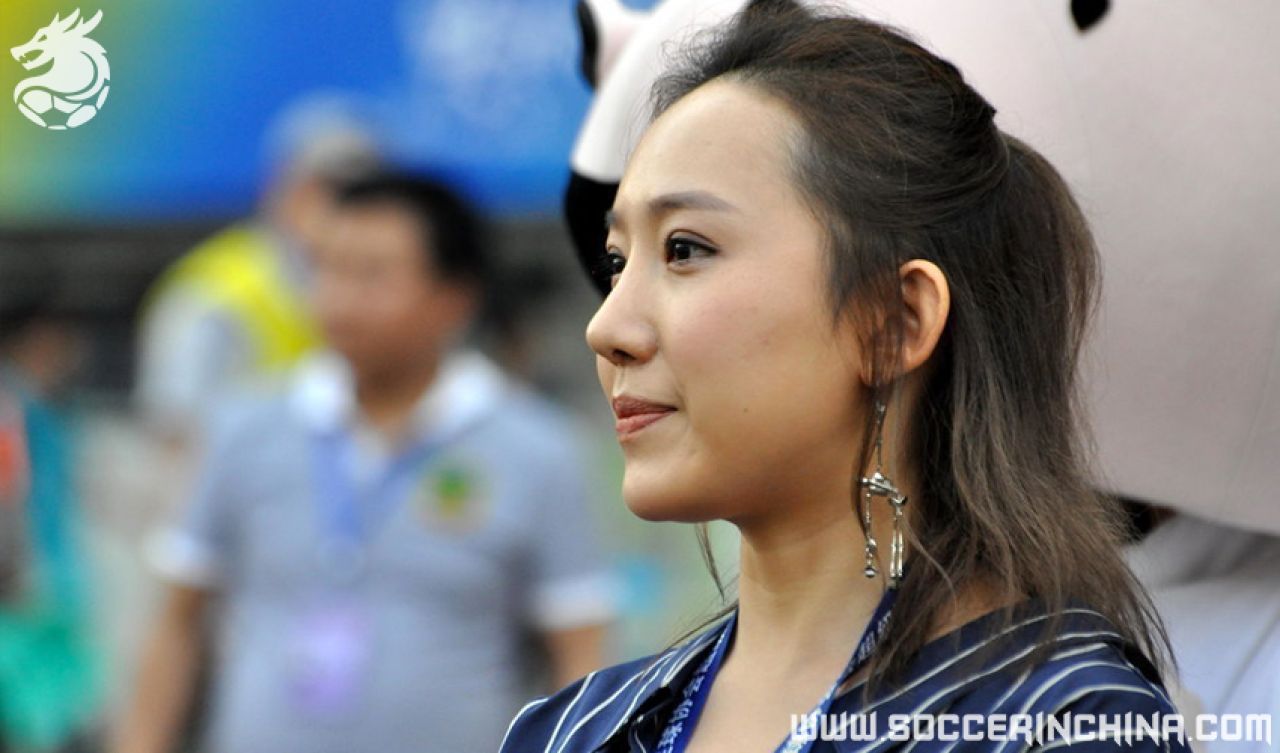 In fata ei va raspunde Petrescu! SuperDan, convins de echipa condusa de singura femeie patron din fotbalul chinez! Fabulos: inainte sa intre in fotbal, a scris fashion_6