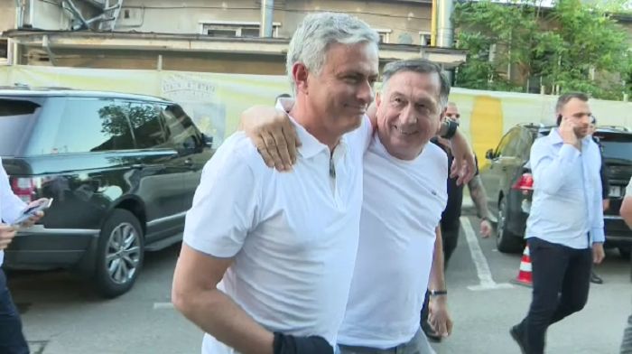UPDATE | Mourinho l-a luat in brate pe