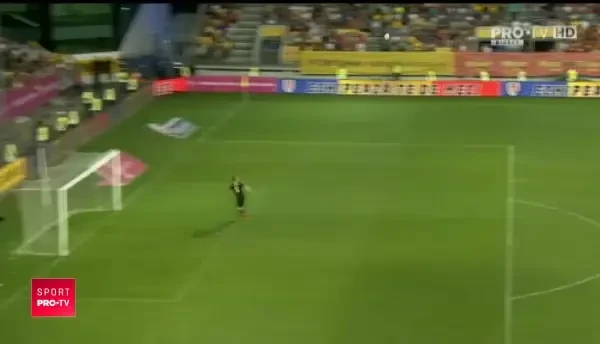 VIDEO | Reactia fabuloasa a selectionerului Finlandei dupa faza la care Budescu a incercat sa dea gol de la 40 de metri