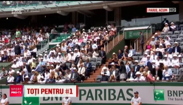 Cele doua jucatoare au intrat in arena