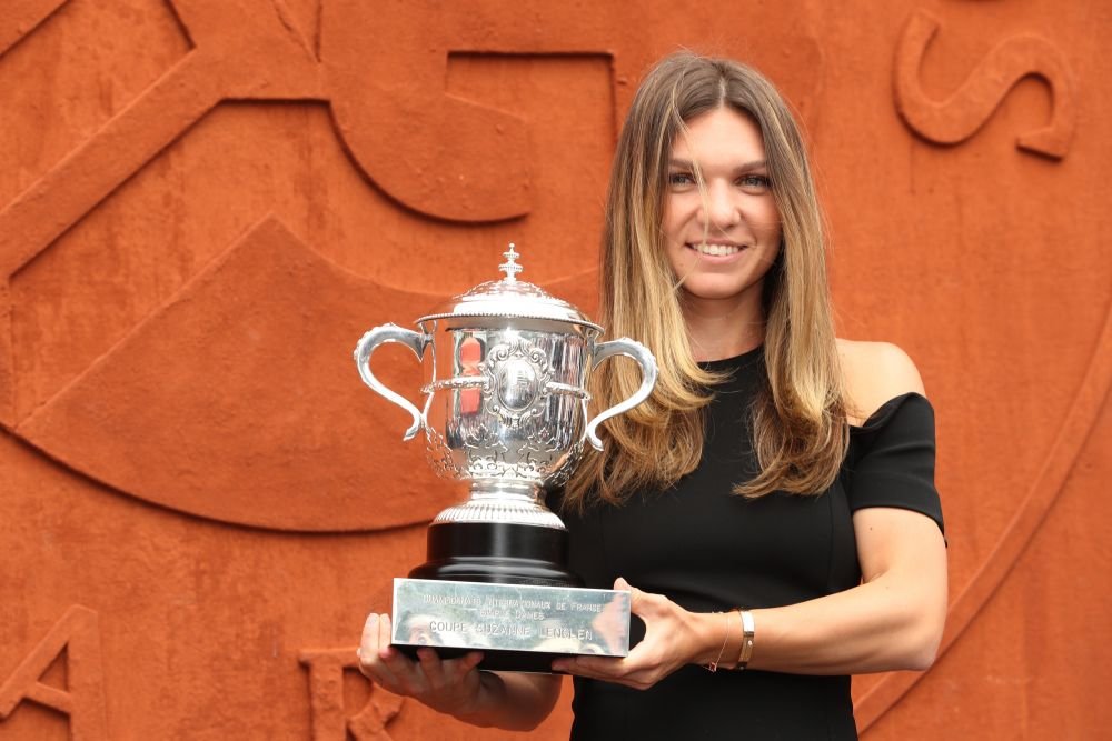 A avut loc sedinta foto a Simonei Halep cu trofeul Roland Garros! Cum s-a imbracat Simona la eveniment FOTO_2