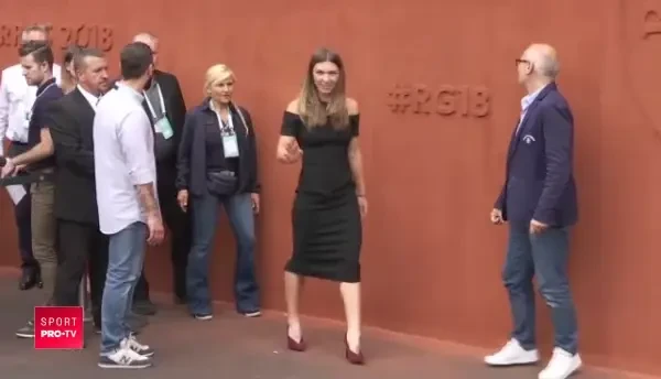 Simona! Simona, aici, Simona! Asta e COVORUL ROSU al Simonei la Paris! VIDEO: sedinta foto a SUPERCAMPIOANEI la Roland Garros