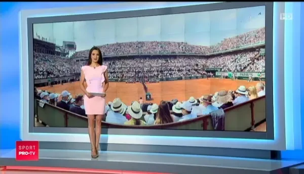 "Trebuie sa va fac o poza, n-am avut niciodata atatia ziaristi la conferinta!" :)) Faza GENIALA cu Simona la Paris