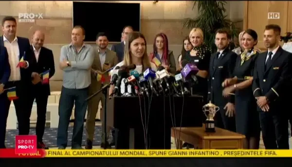 De ce nu a venit Simona Halep cu trofeul original la Bucuresti: "Nu e el prea mare, dar este deosebit"