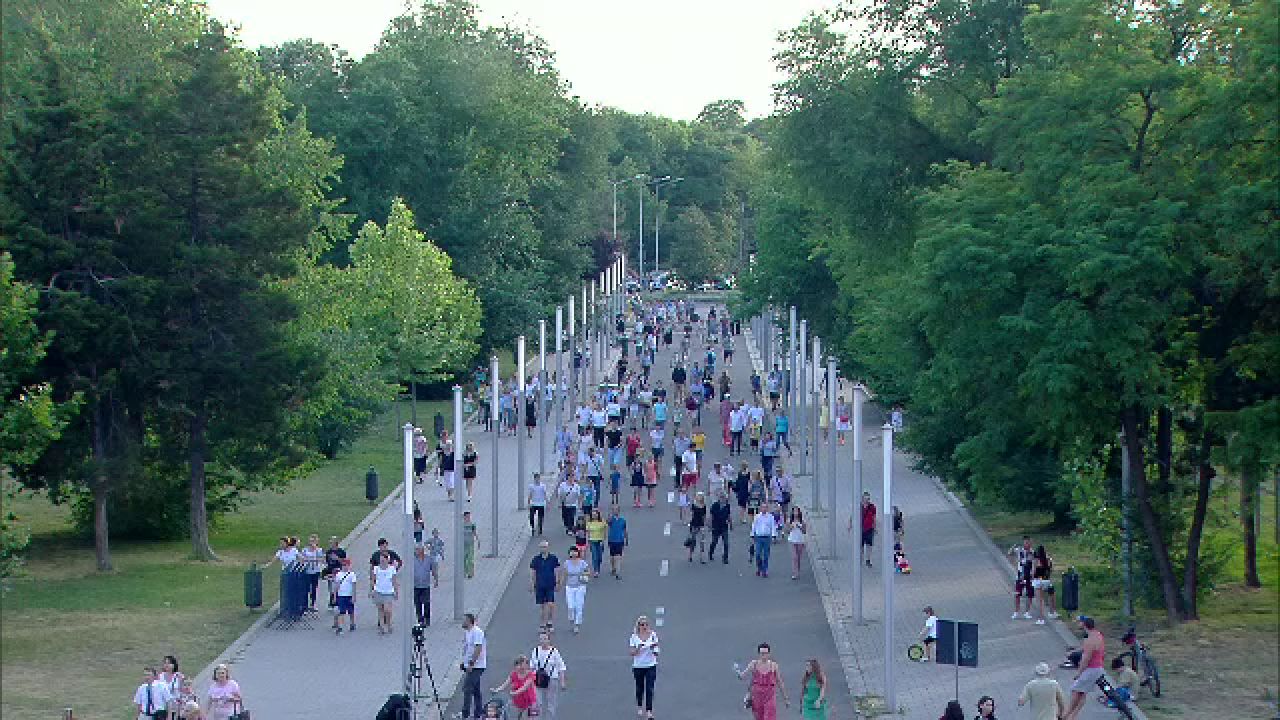 VIDEO Simona Halep a prezentat trofeul Roland Garros pe National Arena | Simona: