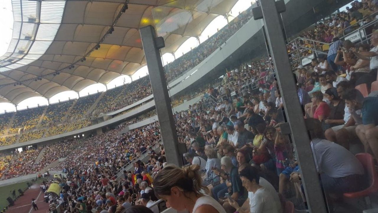 VIDEO Simona Halep a prezentat trofeul Roland Garros pe National Arena | Simona: