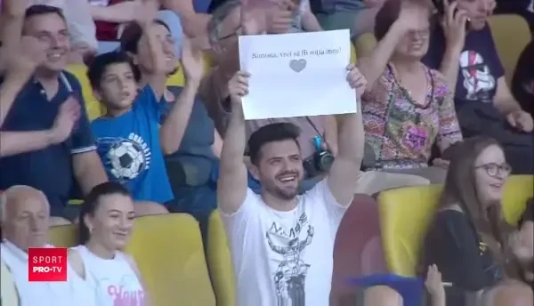 "Simona, vrei sa fii sotia mea?" :) Un fan nu s-a putut abtine si a cerut-o pe Halep! Cum a scris mesajul