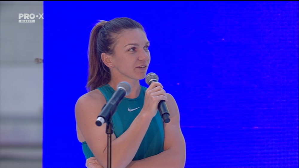 VIDEO Simona Halep a prezentat trofeul Roland Garros pe National Arena | Simona: 