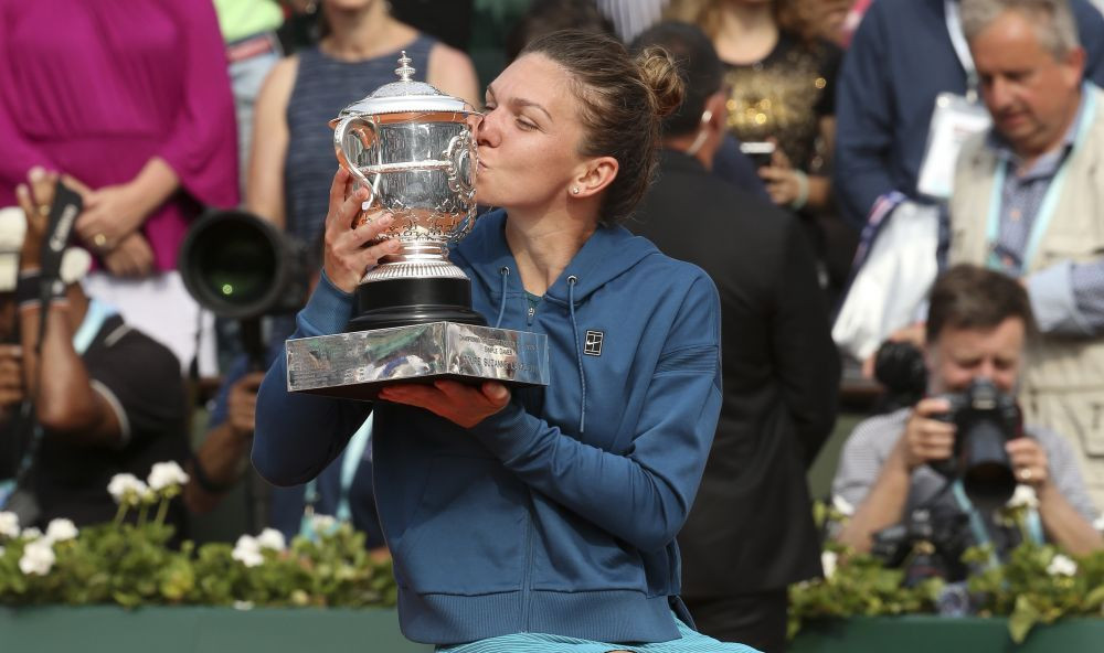 Simona Halep poate castiga inca un TROFEU! Se lupta cu 3 jucatoare pentru jucatoarea lunii mai! Voteaza aici