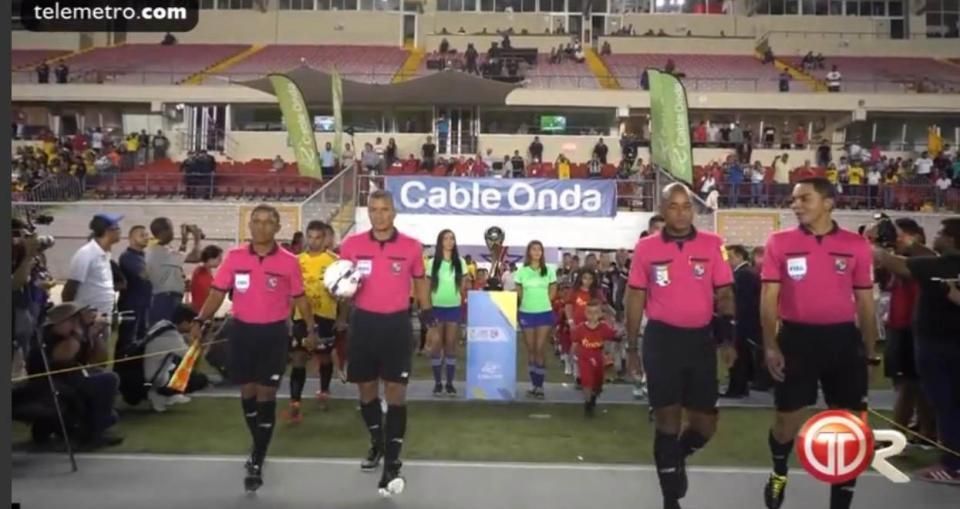 Povestea incredibila a ARBITRULUI GUNOIER de la Mondial! 25 de ani a curatat orasul in care traieste, acum va sta cu ochii pe Neymar si Griezmann_5