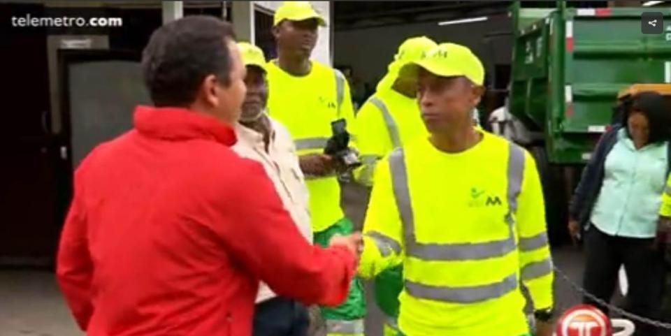 Povestea incredibila a ARBITRULUI GUNOIER de la Mondial! 25 de ani a curatat orasul in care traieste, acum va sta cu ochii pe Neymar si Griezmann_6