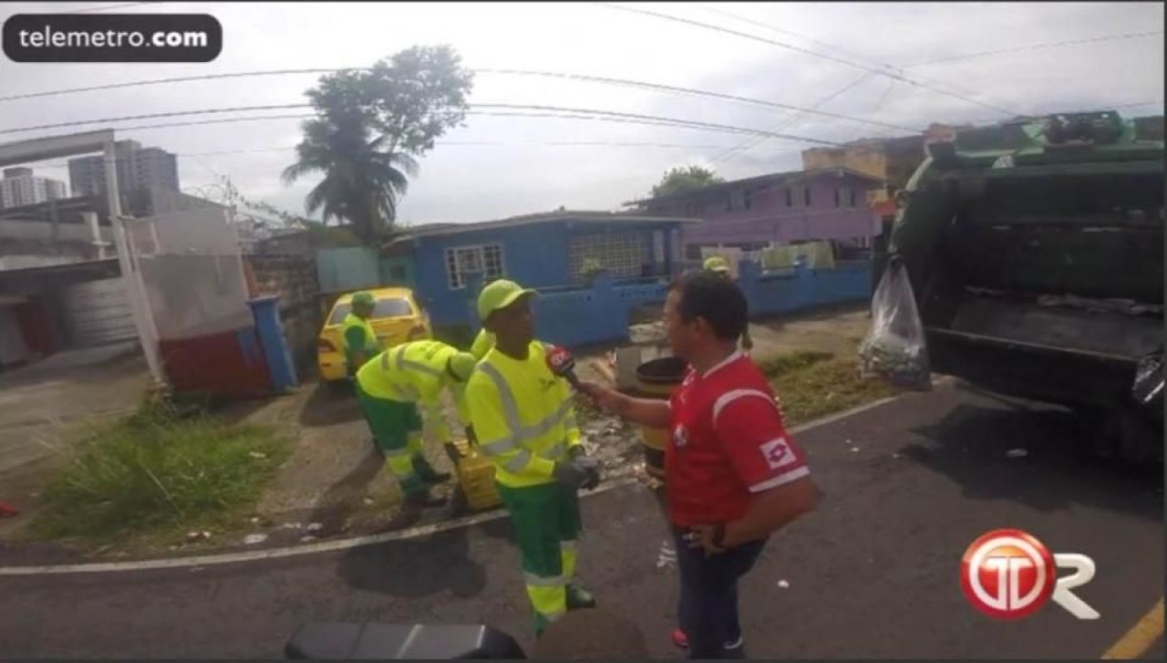 Povestea incredibila a ARBITRULUI GUNOIER de la Mondial! 25 de ani a curatat orasul in care traieste, acum va sta cu ochii pe Neymar si Griezmann_8