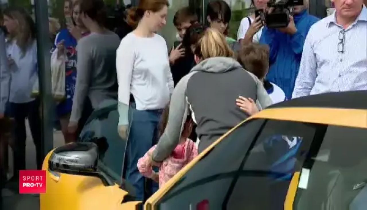 Clipul cu care a uimit intreaga planeta! Cum s-a filmat una dintre cele mai populare actrite de filme pentru adulti in gradina locuintei_1