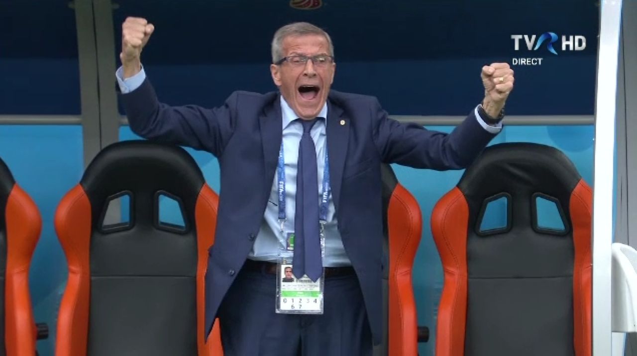 Imaginea zilei la Mondial: selectionerul a renuntat la carje de bucurie, la golul Uruguayului! Drama lui Oscar Tabarez_5
